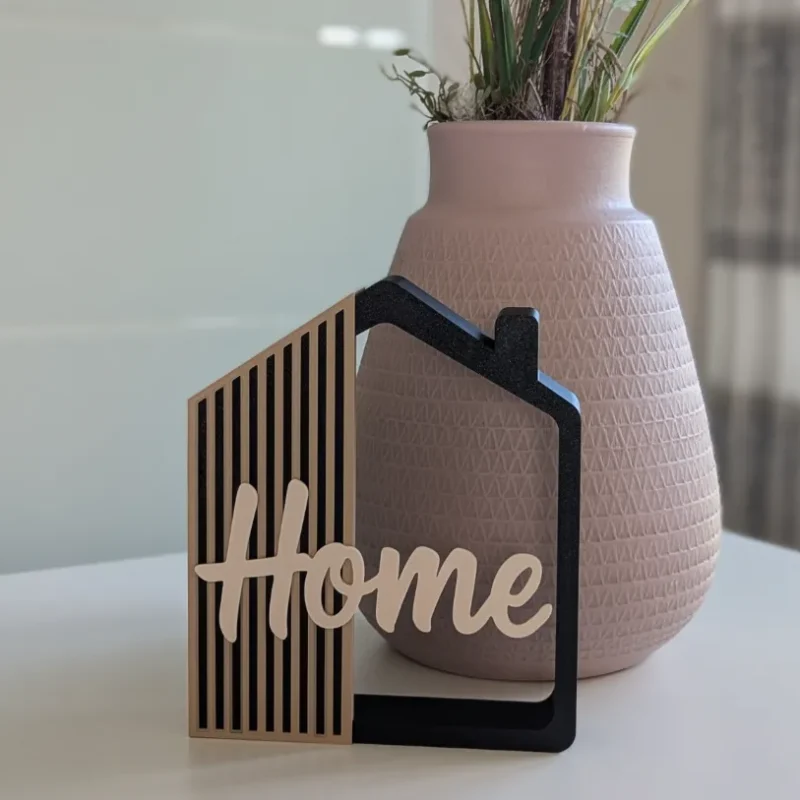 Casita decorativa Home impresa en 3D en negro, arena y crema, vista frontal